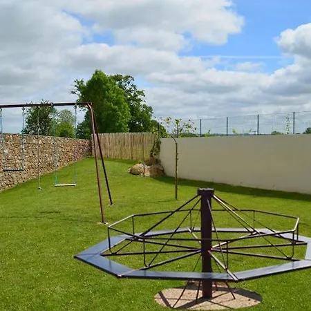 Semesterbostad La Dortiere S'amuse, Magnifique Maison De Maitre 12min Du Puy Du Fo Sevremont